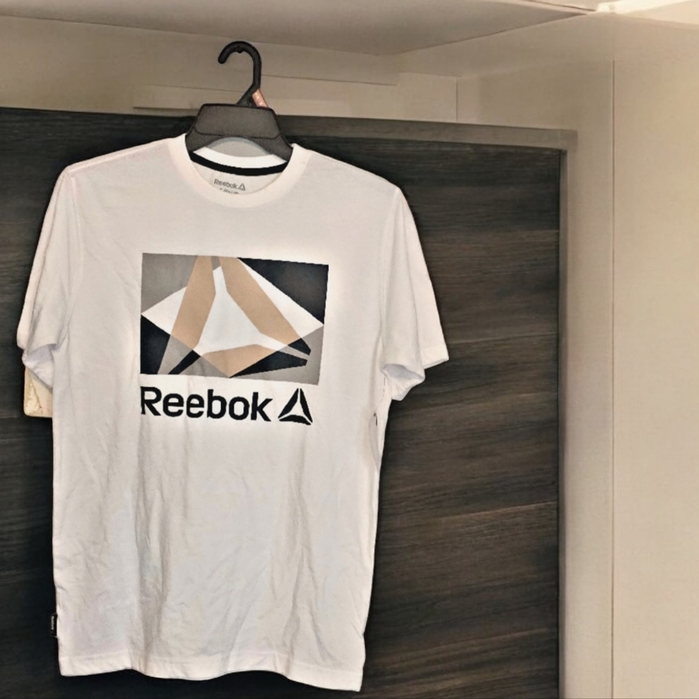 Nwt Rebook tshirt